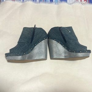 Calvin Klein open shoes size 7W